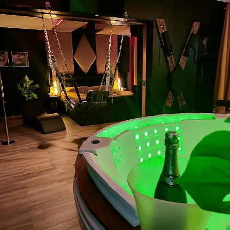 La Loveroom Bdsm De Nice " La Chambre Luxe Des Desirs " Exterior foto