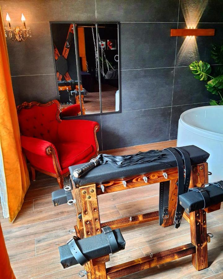 La Loveroom Bdsm De Nice " La Chambre Luxe Des Desirs " Exterior foto